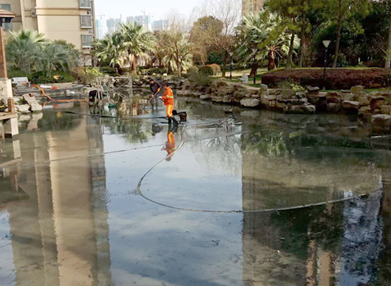 茶陵景观池淤泥清理
